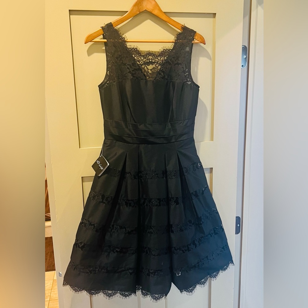 White House Black Market WHBM Black Lace Taffeta Cocktail Dress NEW Sz 6 - Picture 3 of 11